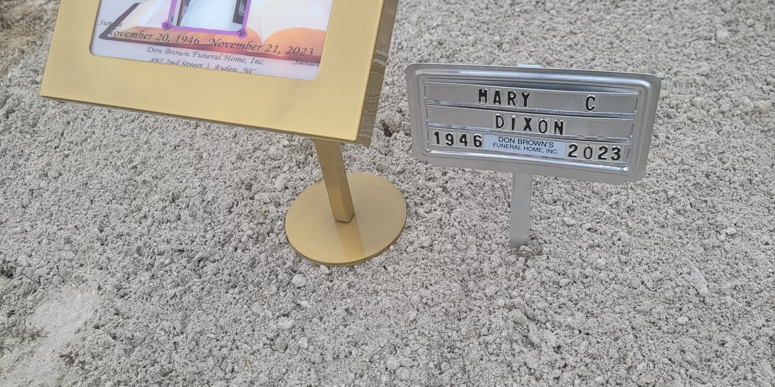 Preserving Memories: 5 Ways Temporary Grave Markers Bring Comfort During Grief